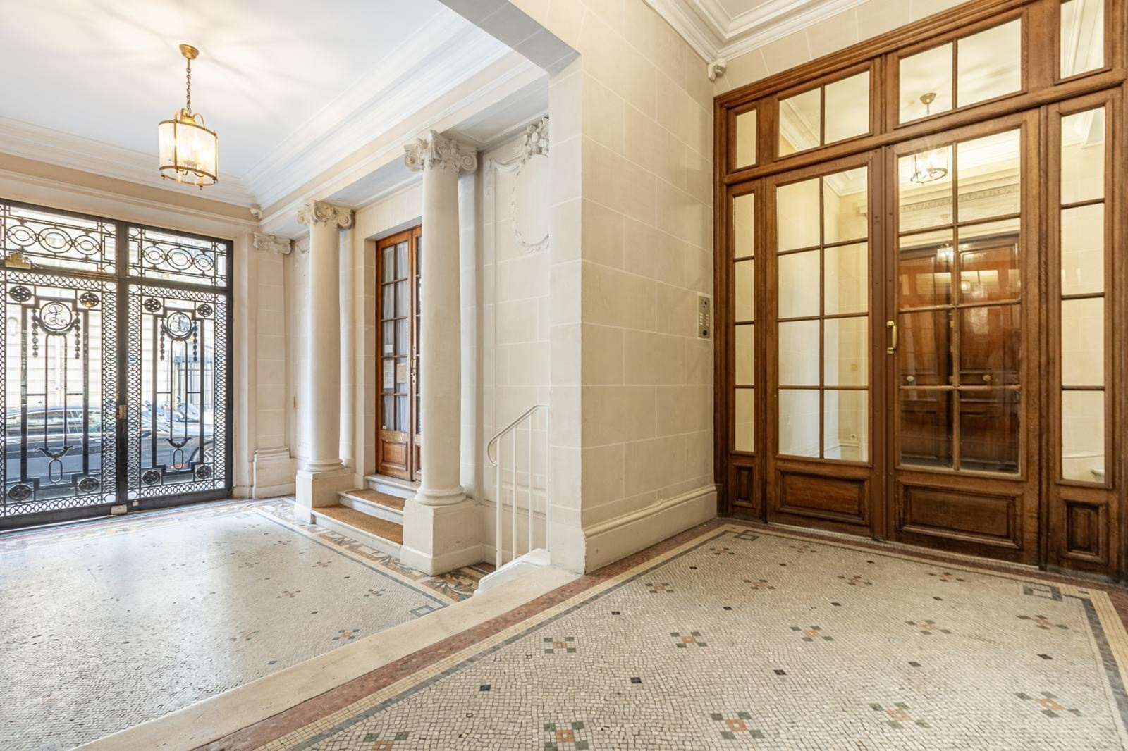 Salle d’eau avec douche et WC broyeur