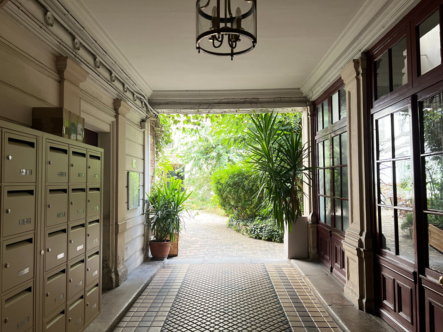 Cuisine ouverte aménagée et équipée