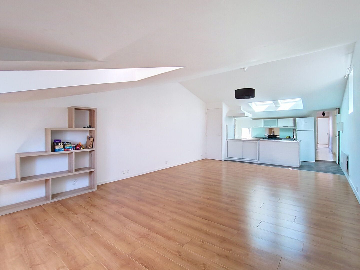 Coursive menant à la partie nuit avec escalier d’époque